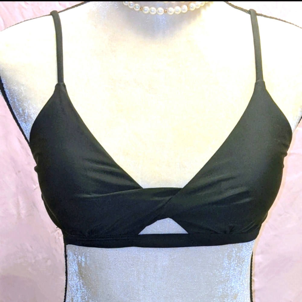 Weinicoco Black adjustable strap bikini top with hook closure very soft size S